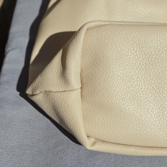 Moroccanoil Soft Cream Cosmetic Pouch - Picture 4 of 10